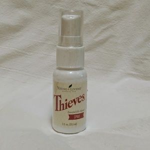 Thieves Spray Essential Oil Young Living 1oz